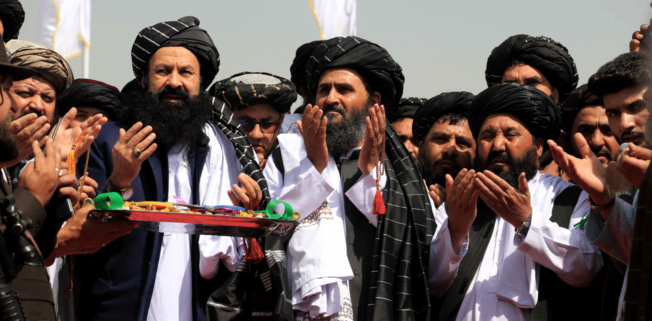 Miembros de los talibanes en una ceremonia en Afganistán