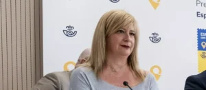 La jueza Beatriz Biedma en un evento público, con expresión seria.