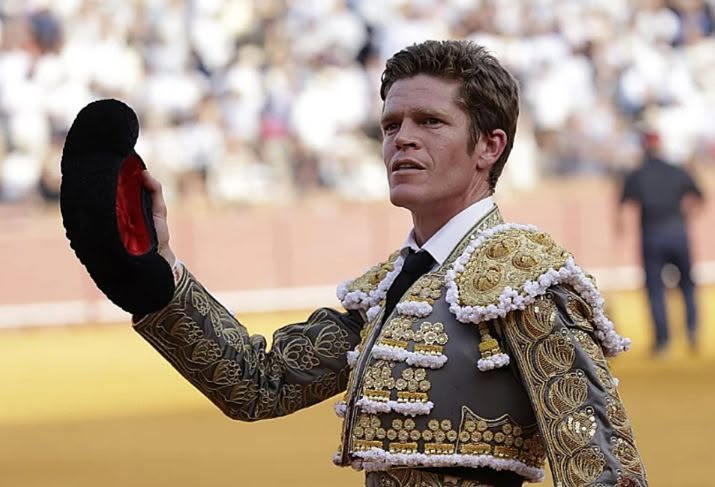 Borja Jiménez en el ruedo durante una corrida de toros