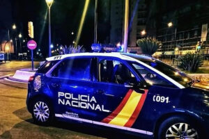 Coche de la Policía Nacional en Palma de Mallorca durante la noche