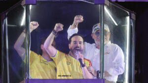 Abelardo de la Espriella (c) ganador de la segunda vuelta presidencial de este domingo en Colombia