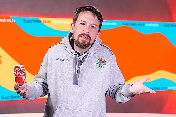 Pablo Iglesias en un programa de Canal Red con una lata de refresco.