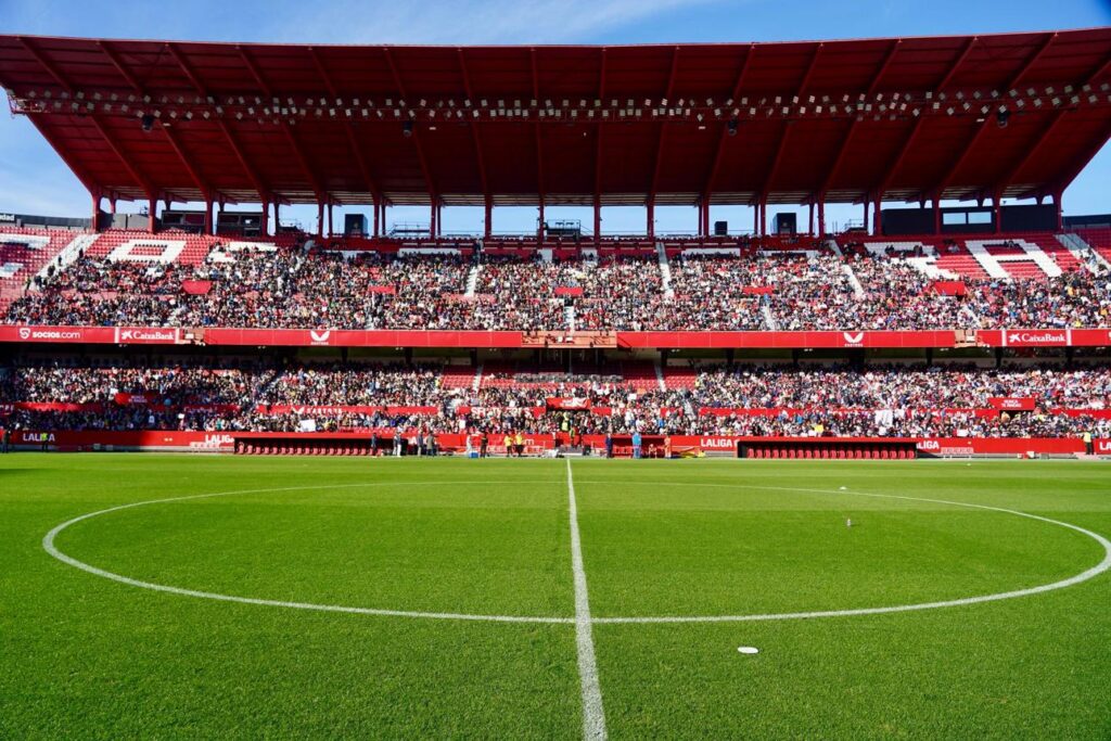 Vista del Estadio Ramón Sánchez-Pizjuán lleno de aficionados del Sevilla FC.