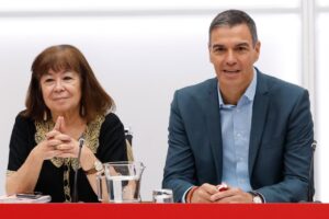 Cristina Narbona y Pedro Sánchez en una reunión política