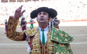 Morante de la Puebla en una plaza de toros durante una faena