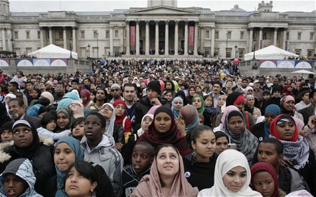 Musulmanes británicos en Trafalgar Square, Londres.