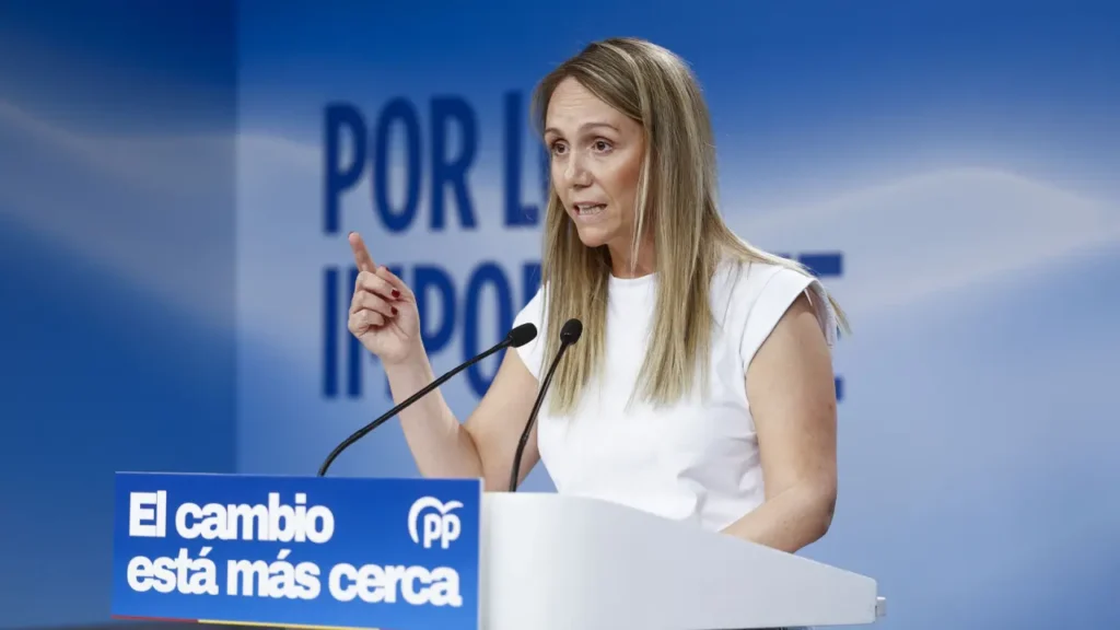 Vicesecretaria del PP, Alma Ezcurra, durante una rueda de prensa en Madrid.