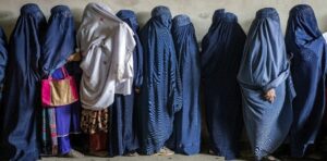 La férrea censura del régimen talibán no permite saber con exactitud cuántas protestas callejeras han ocurrido en el país en los últimos años. (X)