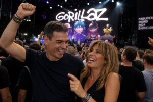 Sánchez disfrutando en el festival Primavera Sound con una mujer