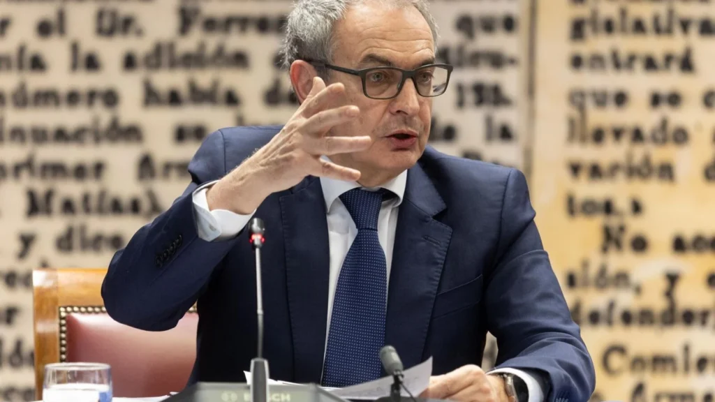 El juez investiga a Zapatero por delito fiscal y contrabando al no ver justificado el origen de las joyas.