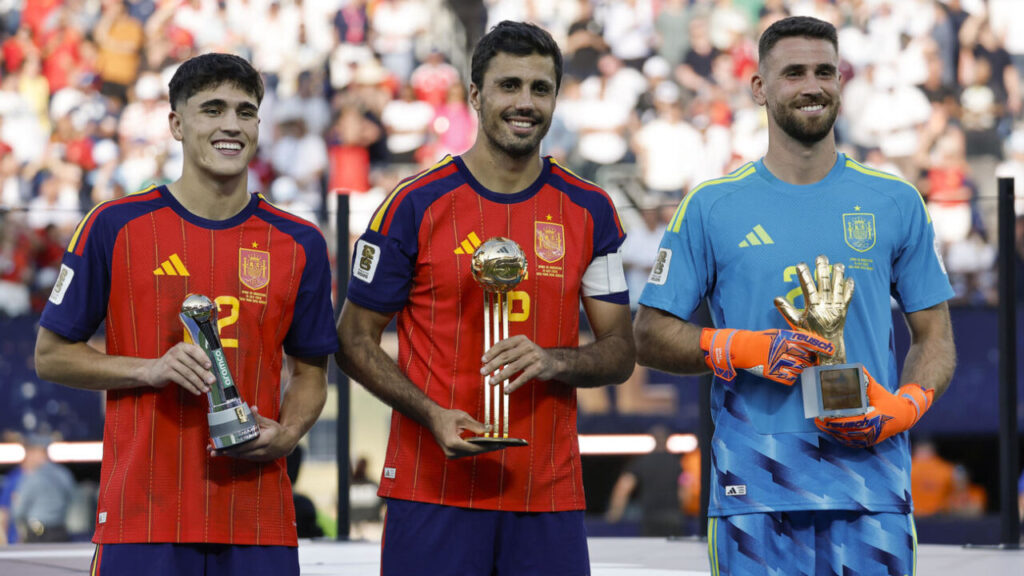Cubarsí, Rodri y Unai Simón