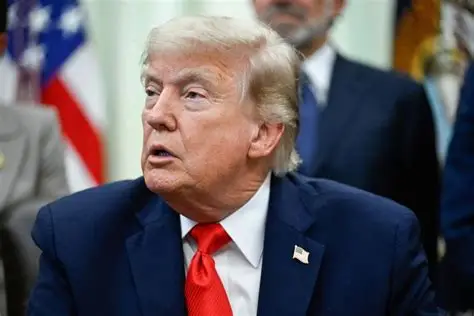 Donald Trump durante una reunión sobre la OTAN con su gabinete.