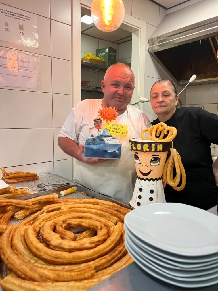 Florín y Dana María en la churrería "Los Álamos".