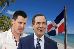 El empresario Juan Segovia y el exministro José Bono con una playa de República Domincana al fondo.