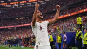 Mikel Merino celebra su gol a Portugal.