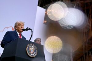 En la imagen: Trump se dirige a los medios de comunicación el pasado día 17 en la cumbre del G7 celebrada celebrada en Évian, Francia, donde firmó el MOU.